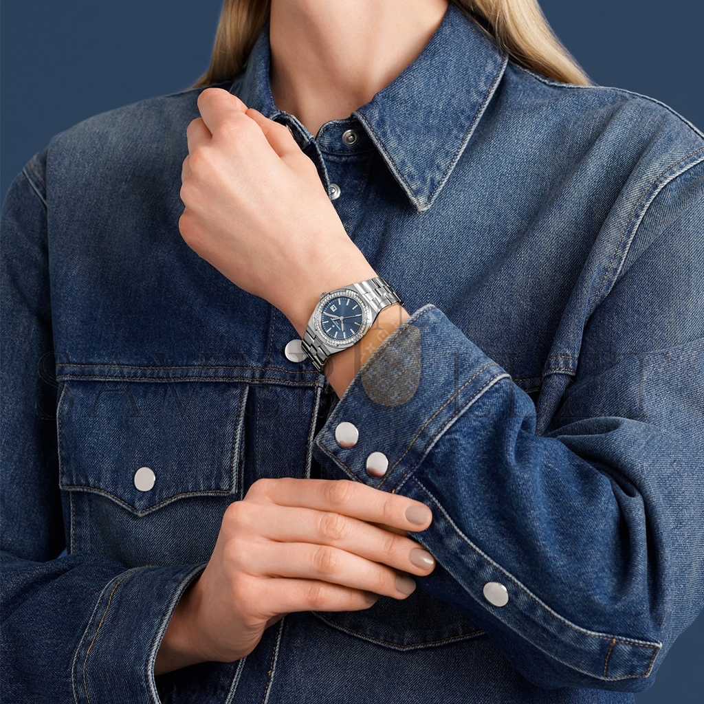 vacheron Co*sta*t*n overseas quartz 35 mm watch 4600v/200a-b590